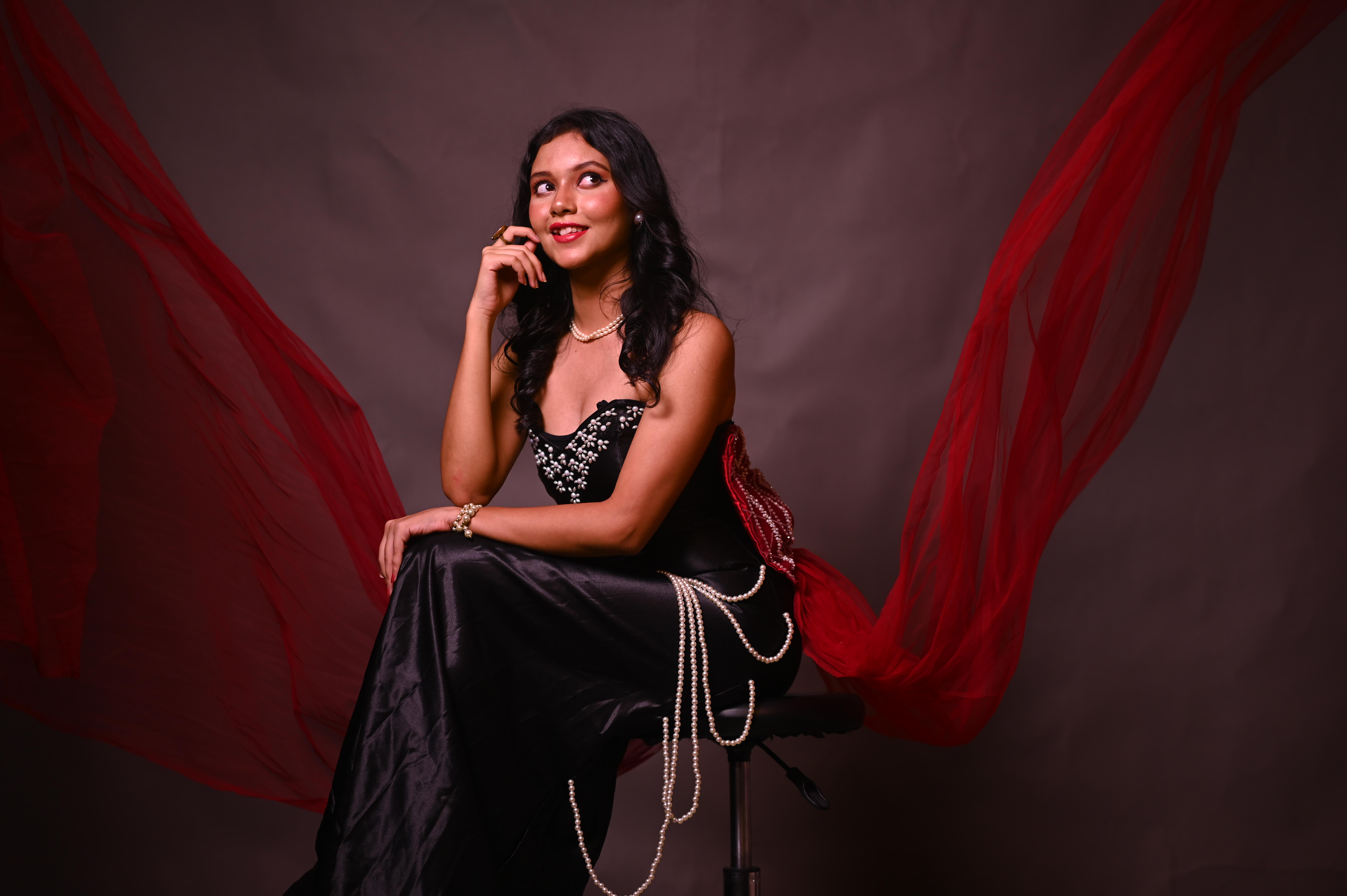 Elegant Evening Gown - Detail